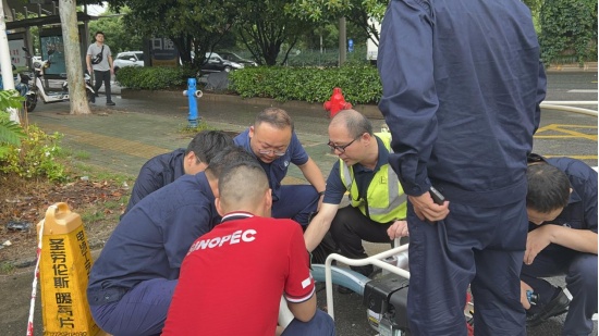 宝贷配资 武汉石油闻“汛”而动&#32;鏖战暴雨保供应护民生