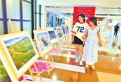 华盛配资 “丝路明珠·魅力乌市”摄影展走进各大景区、商圈